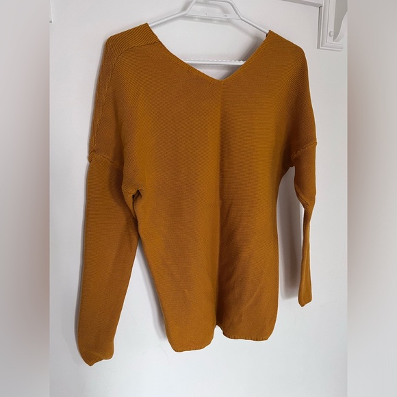 Vneck Long Sleeve Shirt/Sweatshirt - Picture 2 of 4